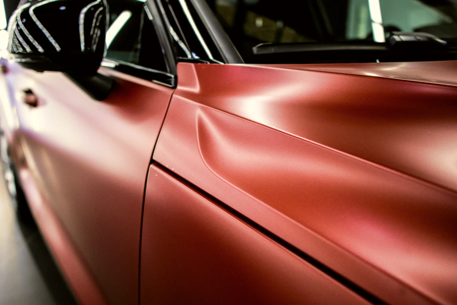 Матовая или глянцевая плёнка на авто: что лучше выбрать