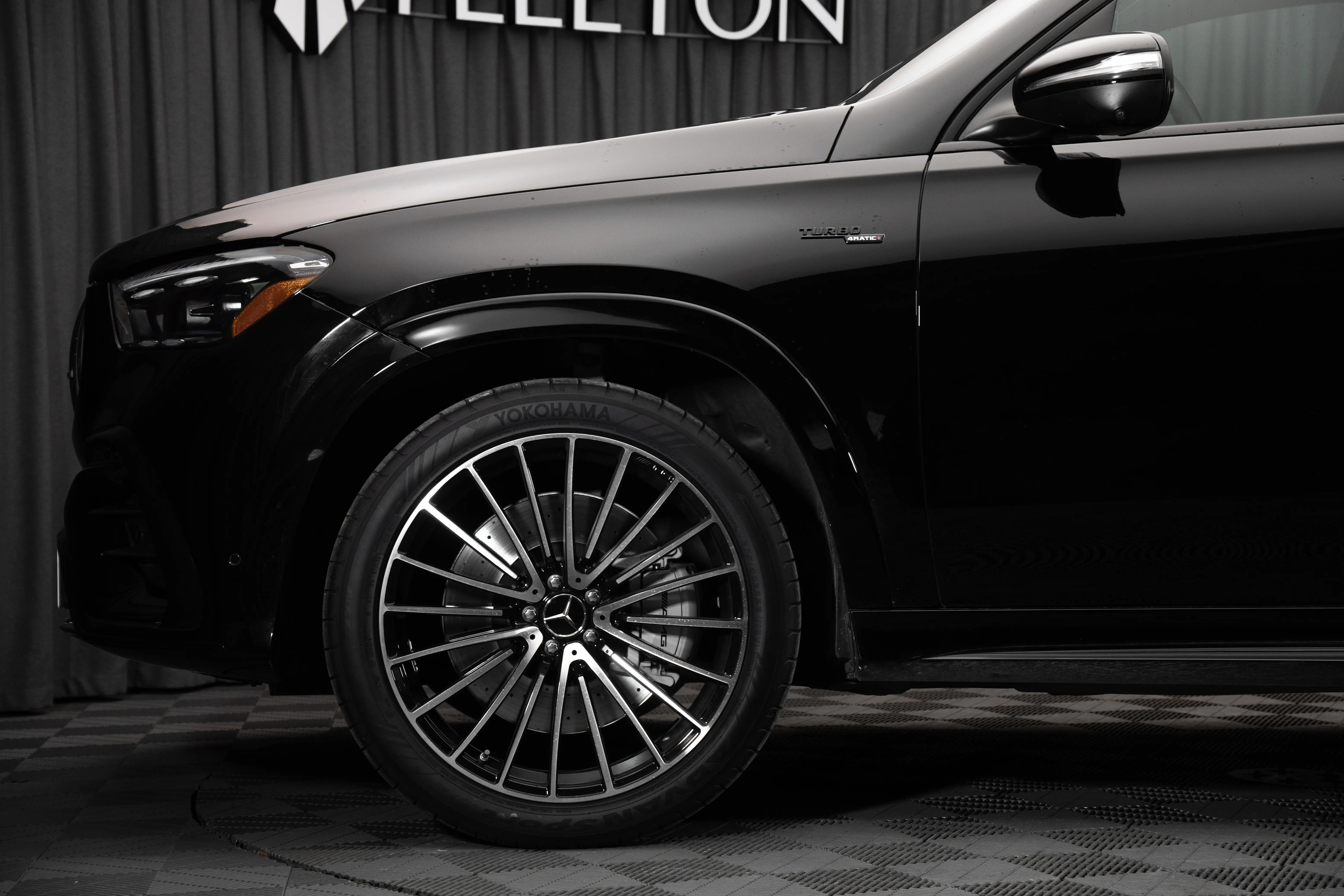 Оклейка Mercedes‑AMG GLE в глянцевую полиуретановую плёнку: <br/>мощь и блеск в одном решении