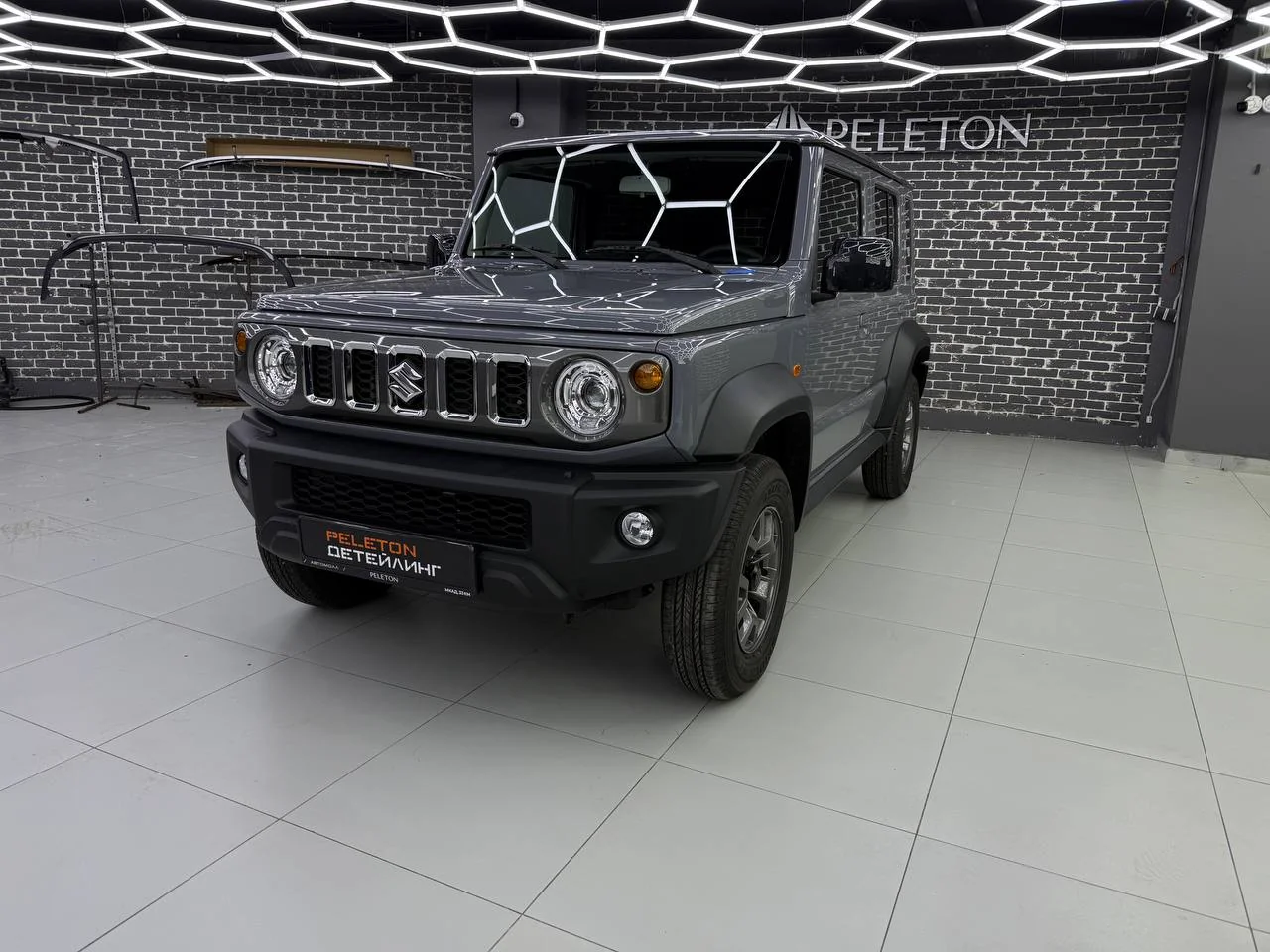 Смена цвета Suzuki Jimny в Nardo Grey: культовый внедорожник в культовом цвете