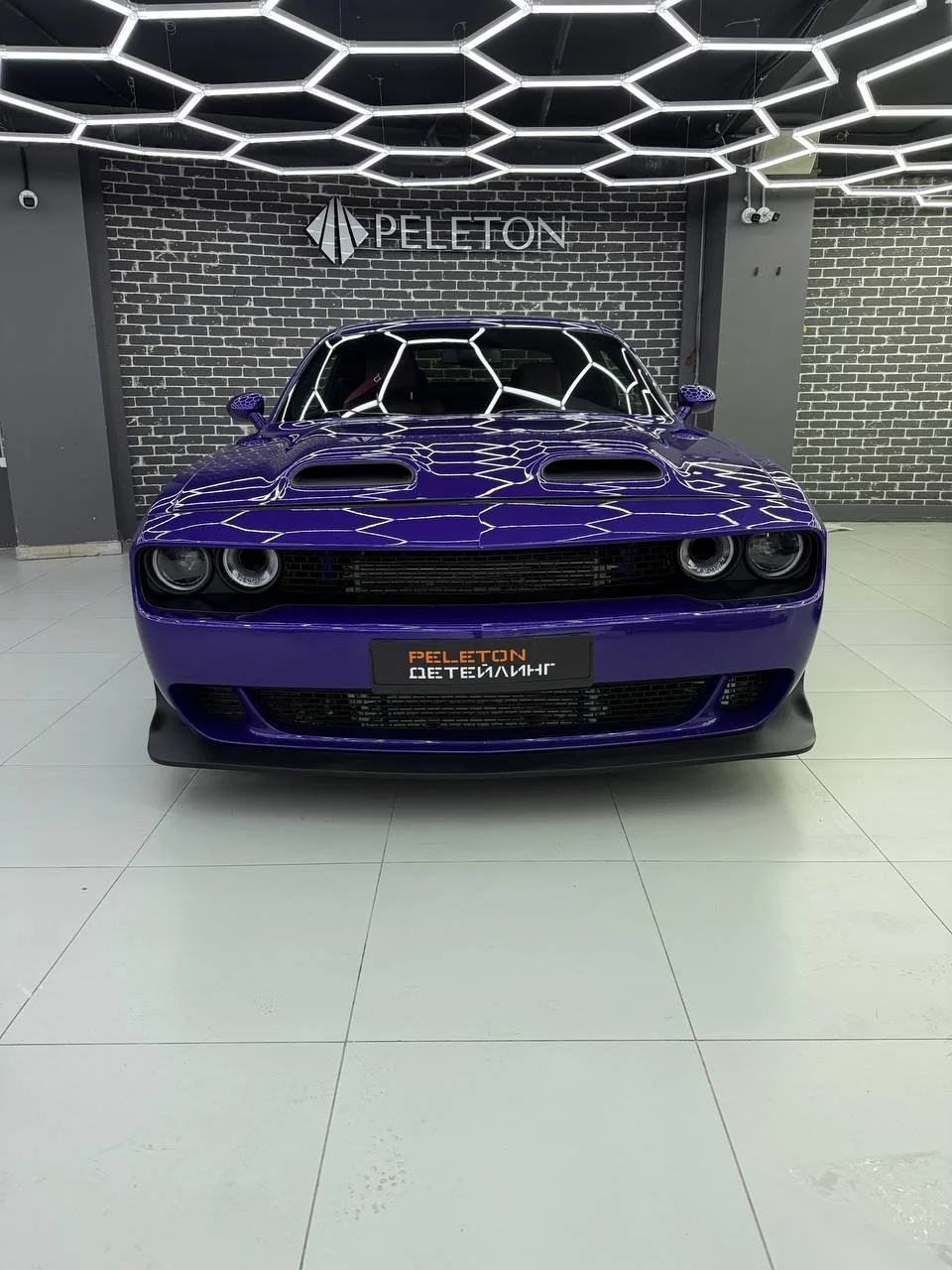 Полировка, керамика и перешив салона Dodge Challenger