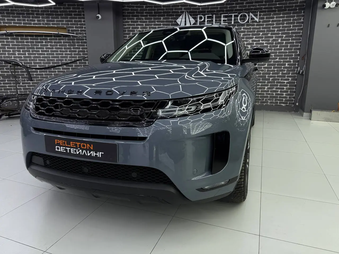 Защита и стайлинг Range Rover Vogue: бронирование, антихром и окрас вставок