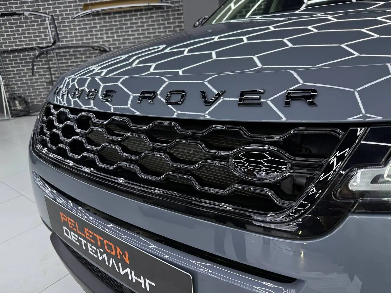 Защита и стайлинг Range Rover Vogue: бронирование, антихром и окрас вставок
